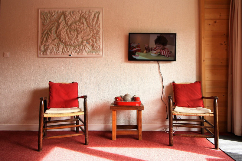 _lv_images__lot_0000000236_04_14369879