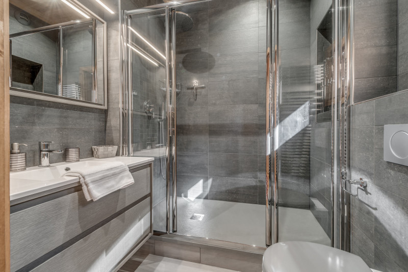 _lv_images__lot_0000000240_07_14066311