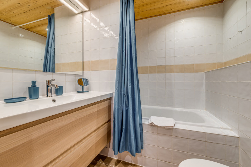 _lv_images__lot_0000000240_15_14414601