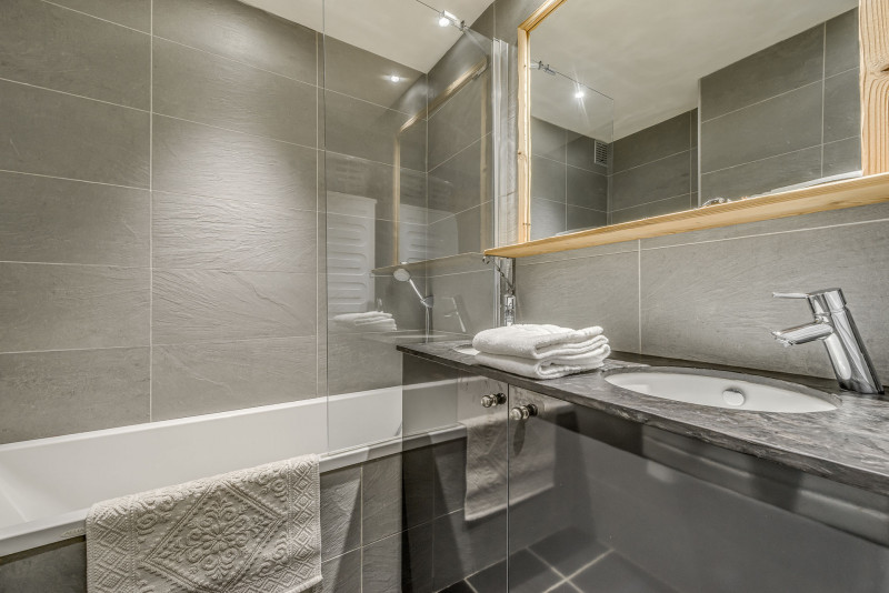 _lv_images__lot_0000000260_07_13932285