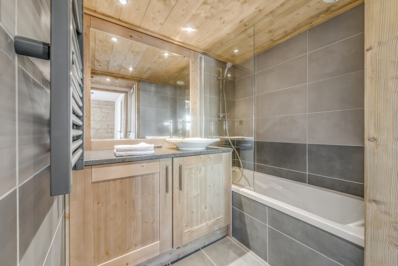 _lv_images__lot_0000000275_16_13077212 _lv_images__lot_0000000275_16_13077212