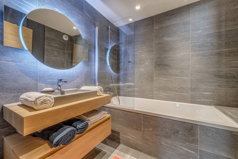 _lv_images__lot_0000000283_15_15383468