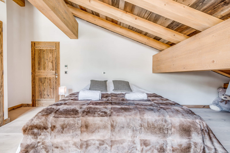 _lv_images__lot_0000000306_05_14452799