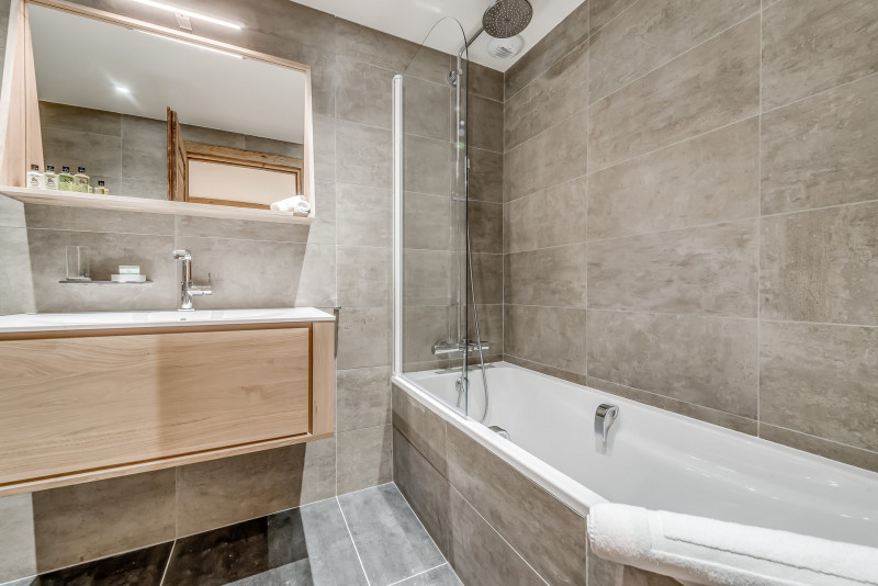 _lv_images__lot_0000000326_08_14229970