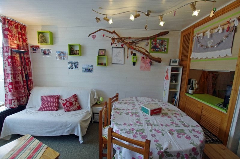 _lv_images__lot_0000000365_02_14039197