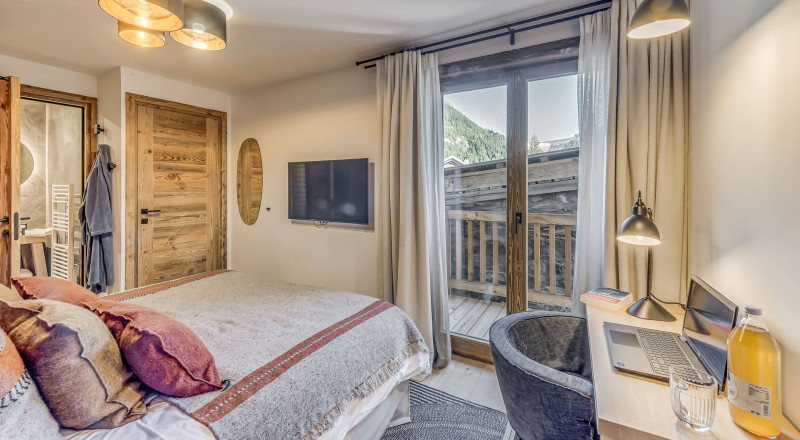 _lv_images__lot_0000000372_03_13830502