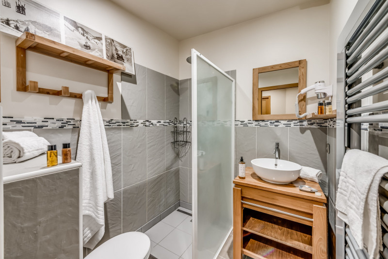 _lv_images__lot_0000000377_13_13773864