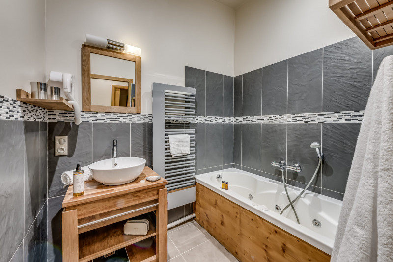 _lv_images__lot_0000000377_14_14230279 _lv_images__lot_0000000377_14_14230279