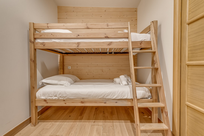 _lv_images__lot_0000000378_12_14028465