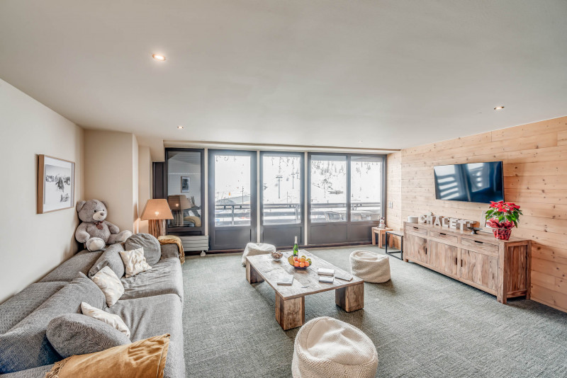 _lv_images__lot_0000000379_05_14220310