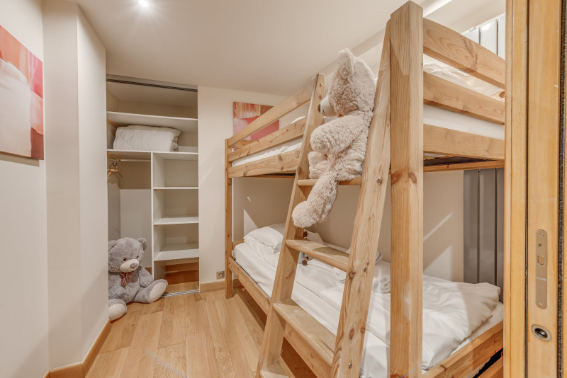 _lv_images__lot_0000000379_10_14461916