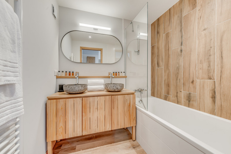 _lv_images__lot_0000000380_14_13077146 _lv_images__lot_0000000380_14_13077146