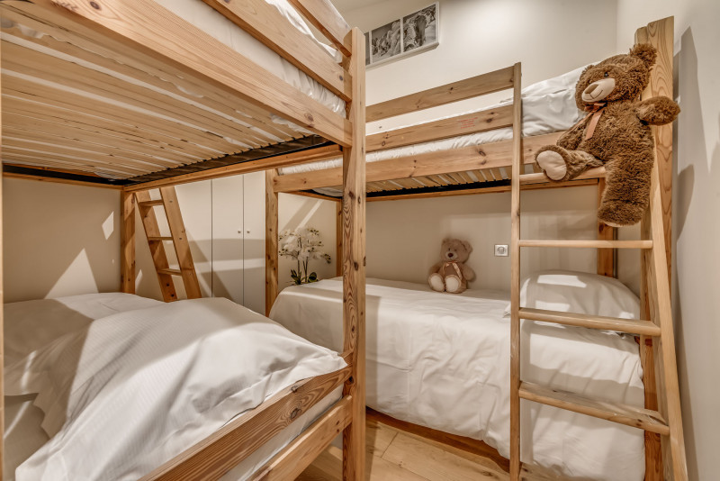 _lv_images__lot_0000000402_10_13264697