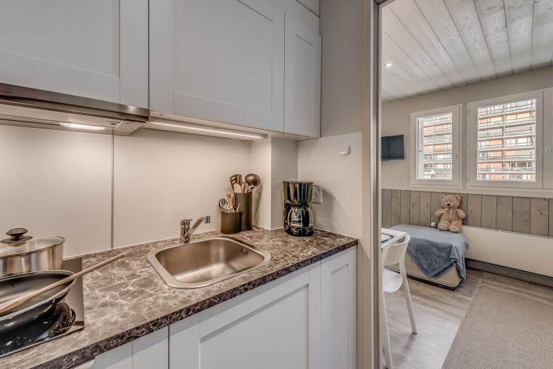 _lv_images__lot_0000000408_02_13575323