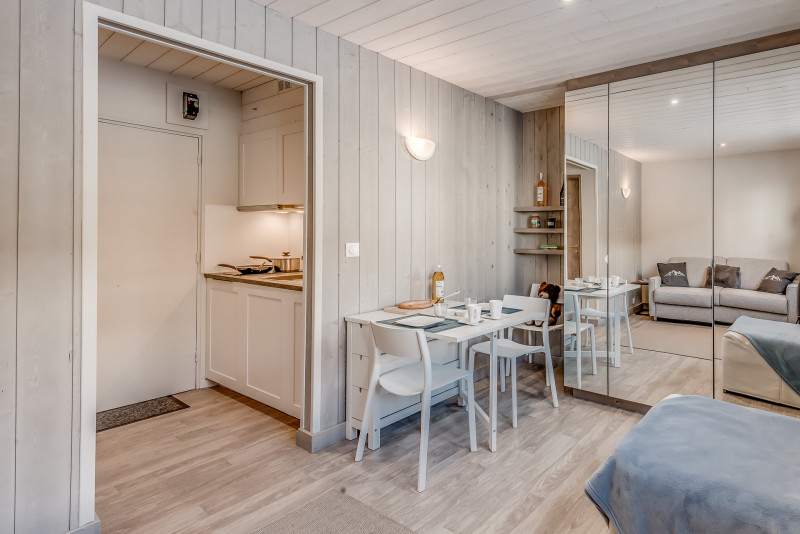 _lv_images__lot_0000000408_04_13499423