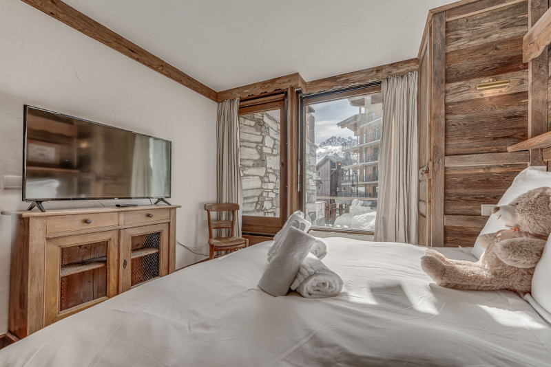 _lv_images__lot_0000000413_08_14067553