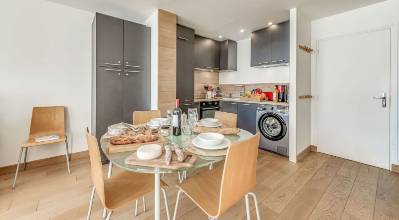 _lv_images__lot_0000000438_03_14369360