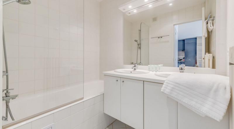 _lv_images__lot_0000000438_12_14369369