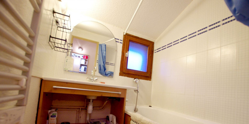 _lv_images__lot_0000000444_07_14370025