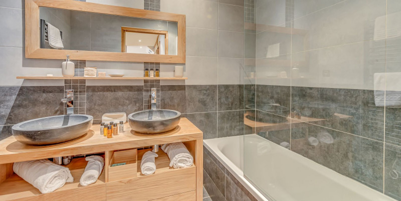 _lv_images__lot_0000000472_07_14028693