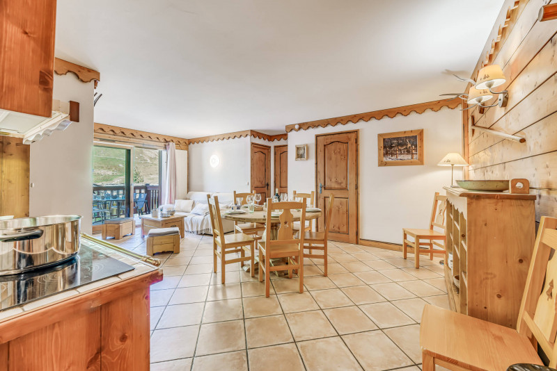 _lv_images__lot_0000000502_01_13584100