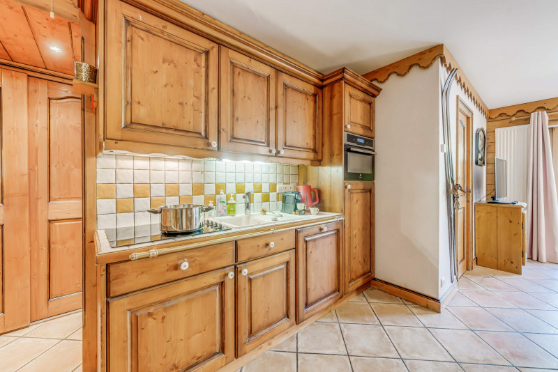 _lv_images__lot_0000000502_02_14462594