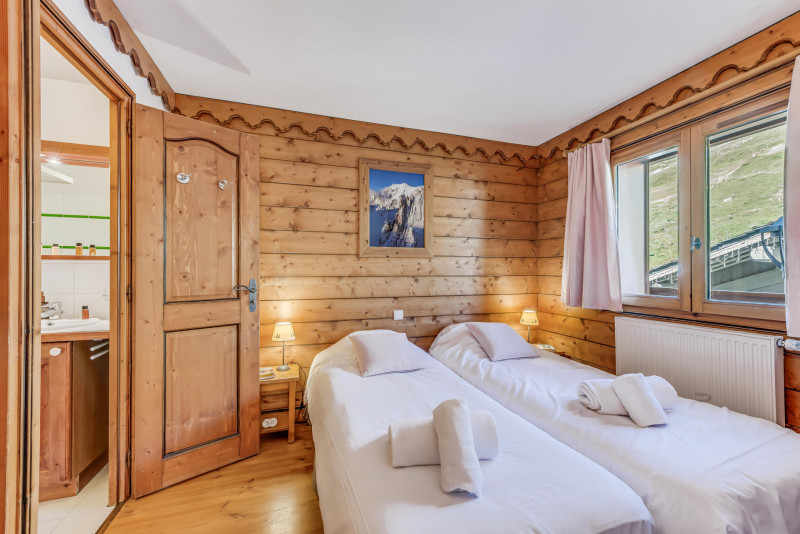 _lv_images__lot_0000000502_13_13932593