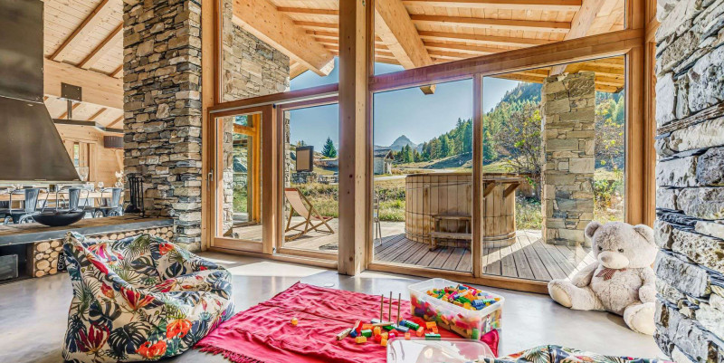 _lv_images__lot_0000000518_02_13773438