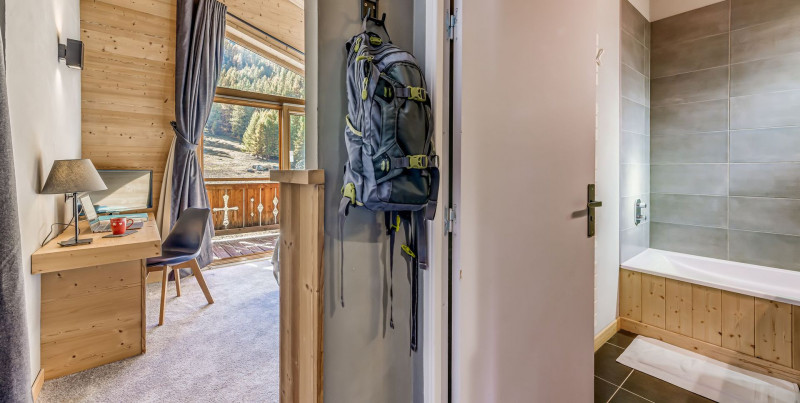 _lv_images__lot_0000000518_08_14319955