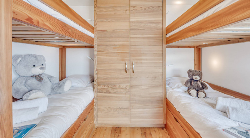 _lv_images__lot_0000000525_11_14268601