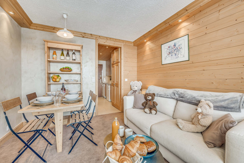 _lv_images__lot_0000000526_09_14463023