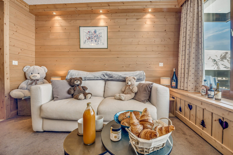 _lv_images__lot_0000000526_11_14359780