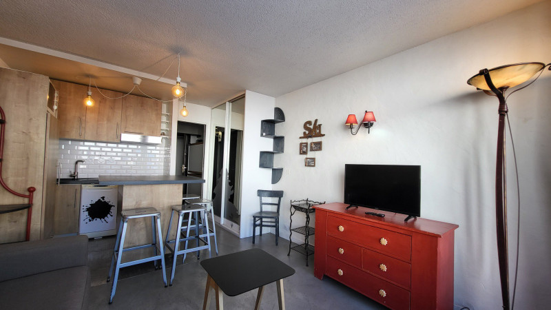 _lv_images__lot_0000010406_03_14032562