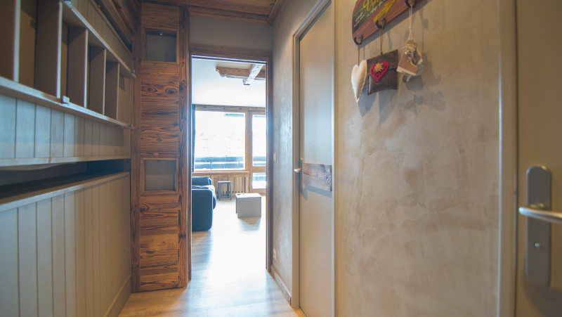 _lv_images__lot_0000030111_09_14071063