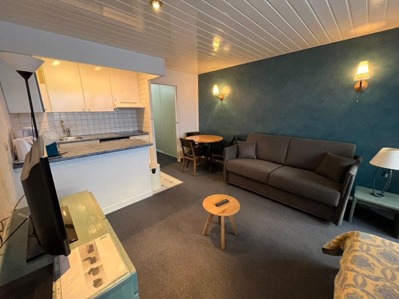 _lv_images__lot_0000030303_04_13502666