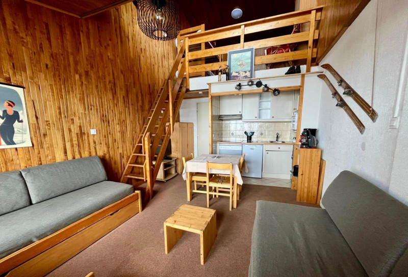 _lv_images__lot_0000030402_02_14071840