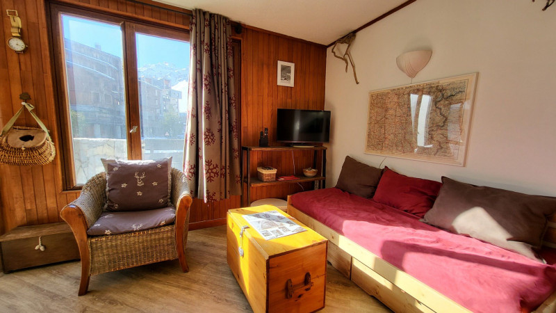 _lv_images__lot_0000050015_02_14138347