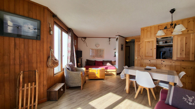 _lv_images__lot_0000050015_03_14042105