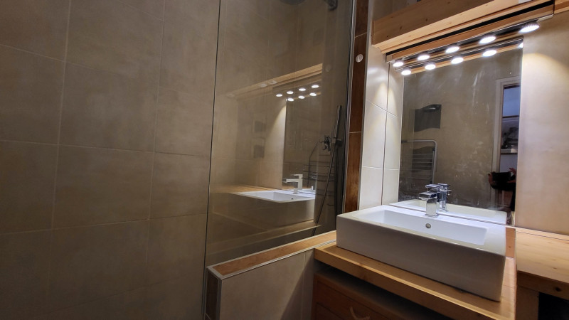 _lv_images__lot_0000050015_10_14466437