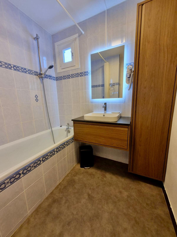 _lv_images__lot_0000070018_11_13835248