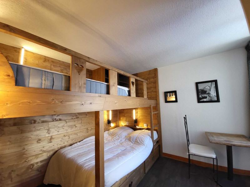 _lv_images__lot_0000230135_06_14032869