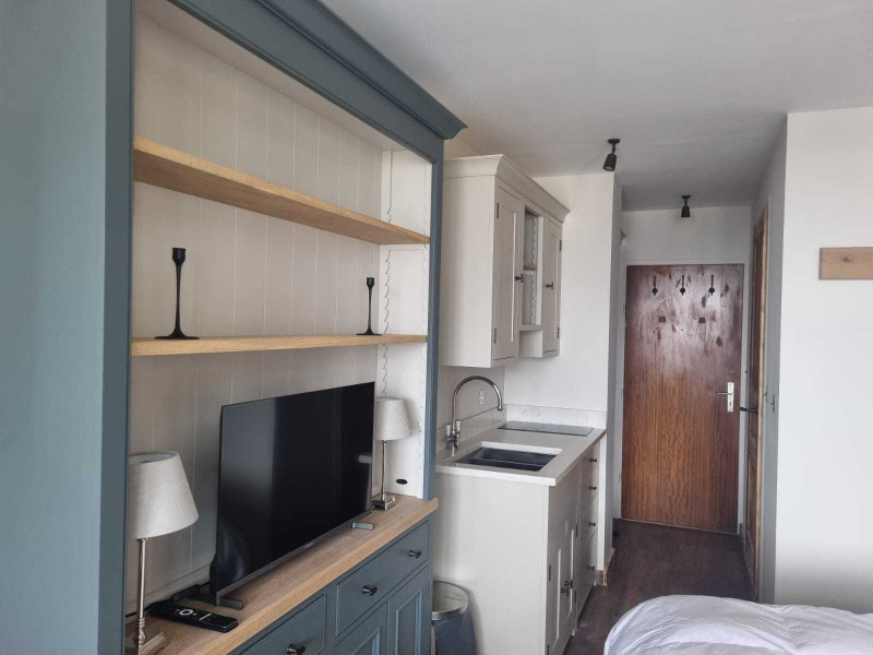 _lv_images__lot_0000230157_05_14071888