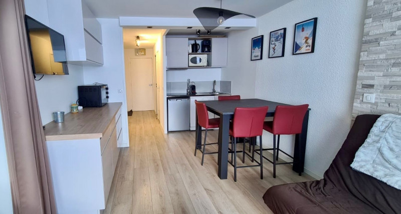 _lv_images__lot_0000230158_01_14032422