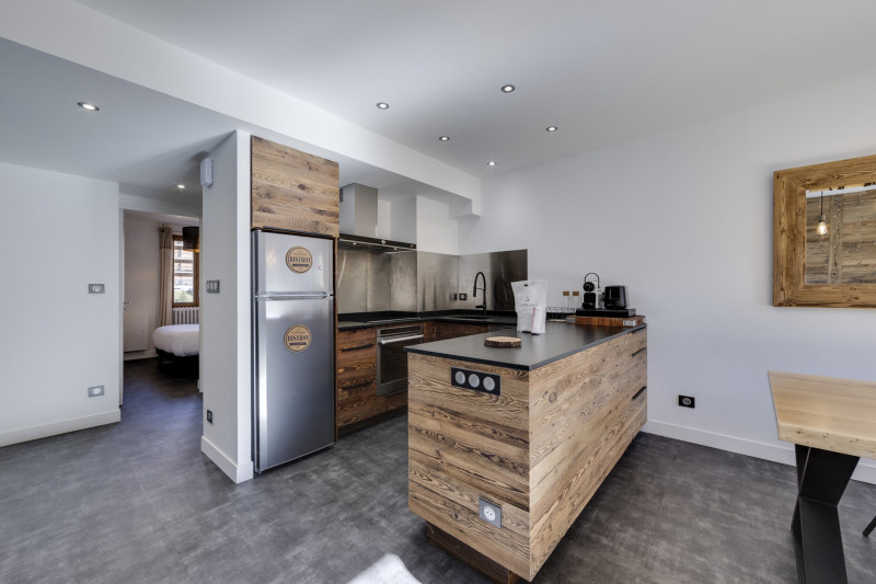 _lv_images__lot_0060511570_04_14044375