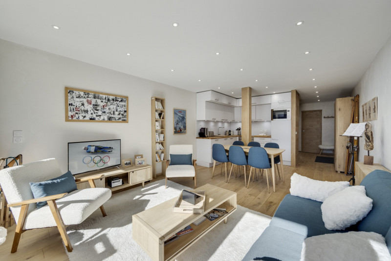 _lv_images__lot_0074061511_02_14459362