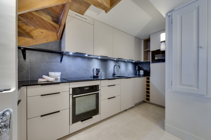 _lv_images__lot_0074061685_05_14394413