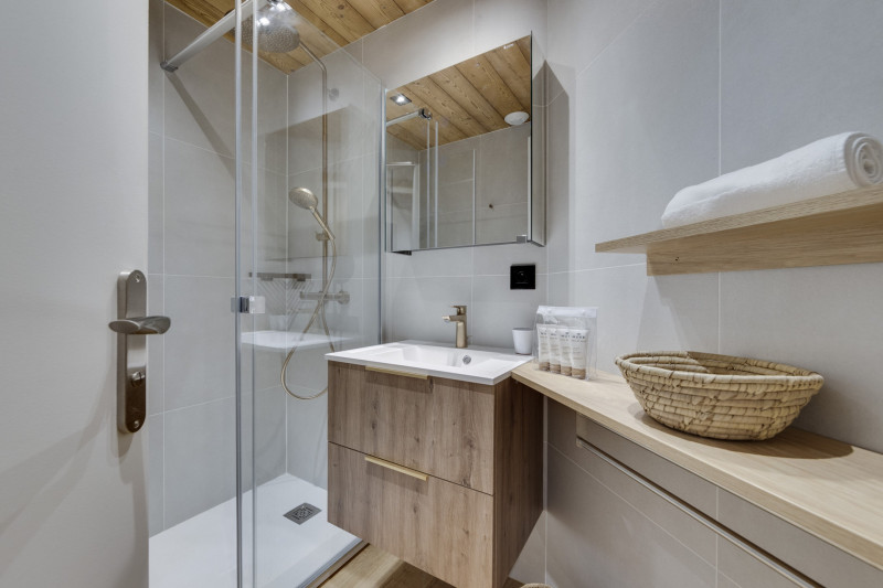 _lv_images__lot_0074061710_08_14111367