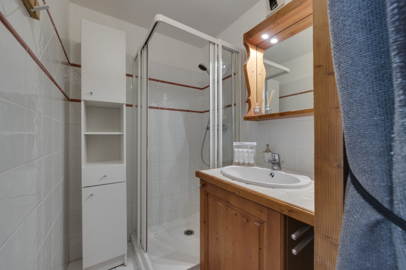 _lv_images__lot_0075230318_09_13837507