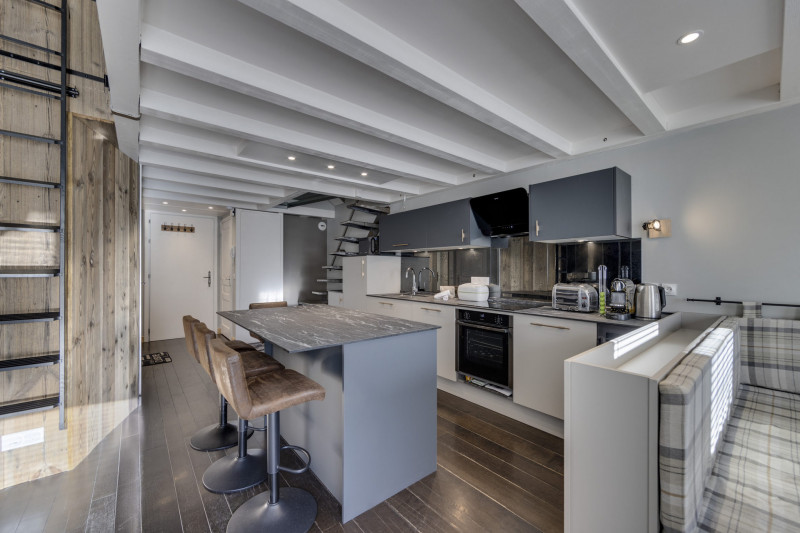 _lv_images__lot_0075553764_06_14468662