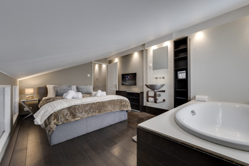 _lv_images__lot_0075553764_07_14375163